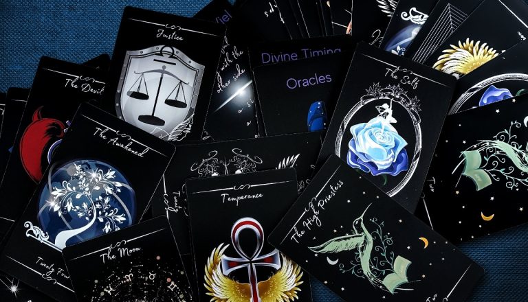 Understanding Tarot Card Symbols for Personal Insight